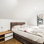 Apartament Crystal Aura