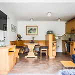 Apartament Crystal Aura *