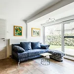 Crystal Aura Apartman *