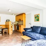 Apartament Crystal Aura *