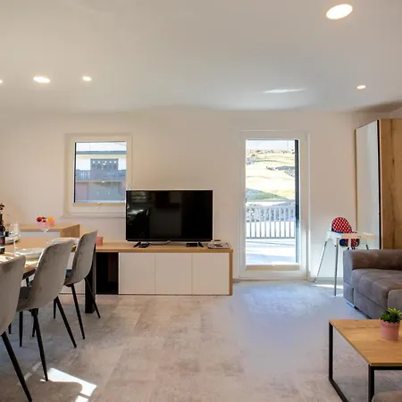 Apartments Crystal Aura