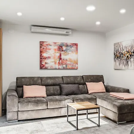 Crystal Aura Apartament