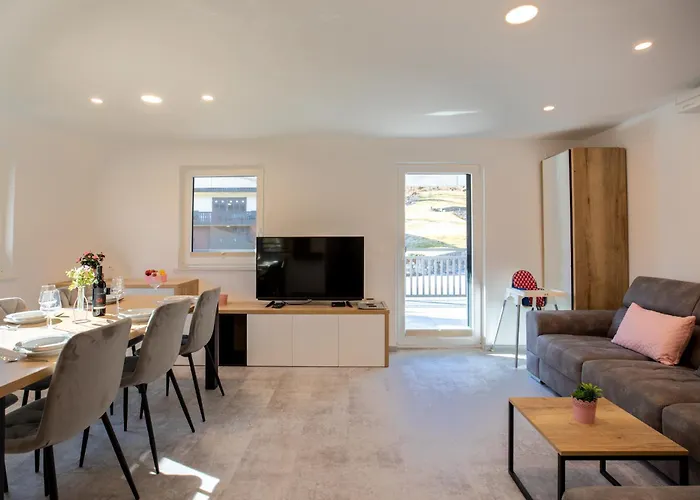 Apartments Crystal Aura