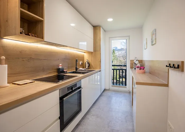 Apartments Crystal Aura *